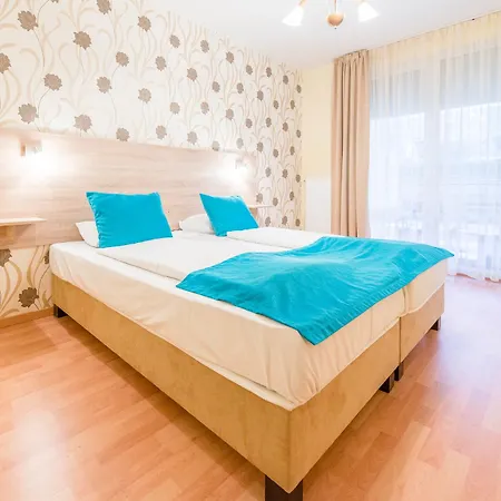 Nova * Budapest