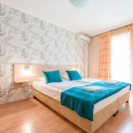 Nova * Budapest